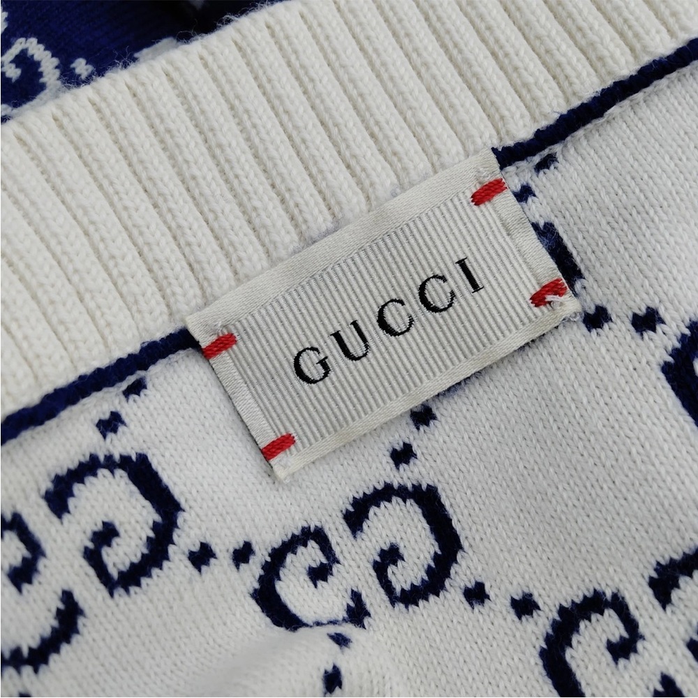 Gucci White and Blue Striped Knit Small Lap Blanket 31.5”x31.5” - Picture 8 of 9